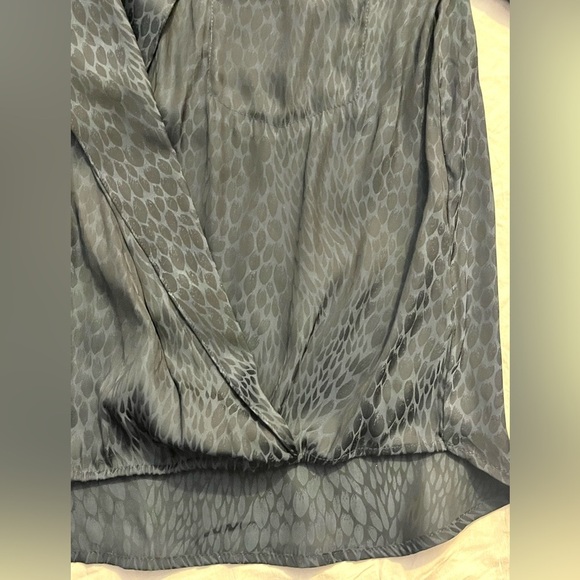 BB Dakota Women's Dark Blue & Black Patterned Wrap Blouse Size Medium - Picture 11 of 15